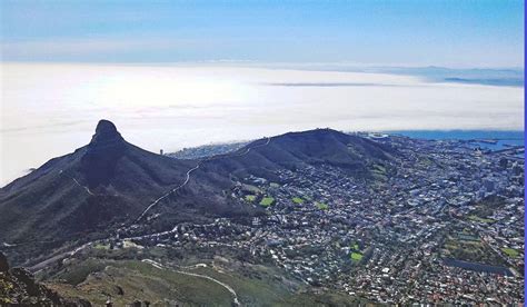 表山是俯视南非开普敦市的一个里程碑式的高清图片下载-正版图片505814736-摄图网