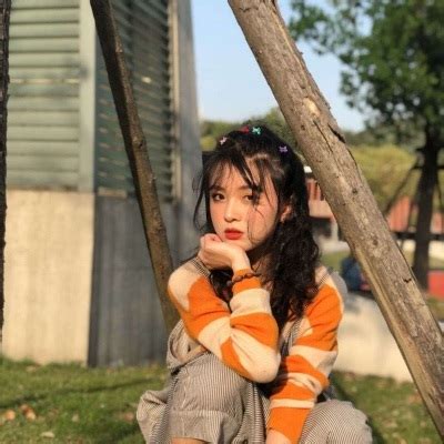 橘色头像温柔女生