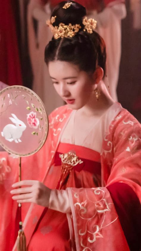 赵露思古装图片