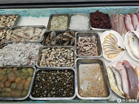东海的海鲜，主要特色就是咸鲜合一，做法也尤其简单，加姜蒜去腥，直接水煮即可，梭子蟹、蛤蜊、蛏子、一股脑地放在一起，稍微抄一下即可食用，夏天再来 ...