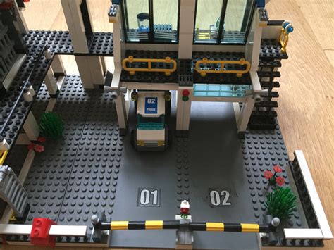 7744 Police Headquarters – LEGO Bauanleitungen und Kataloge Bibliothek