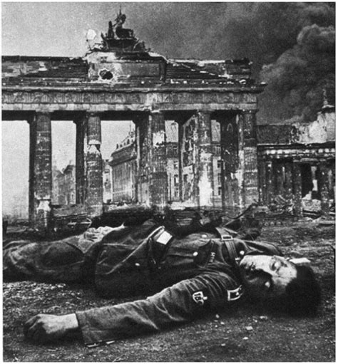 二战苏军攻克柏林后，1500名德军拒不投降，排队为元首陪葬_腾讯视频