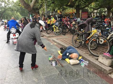 河南男子演乞丐8年成网红，拥有粉丝百万，很多人跑千里只为合影 - 新闻&活动 - 清明上河园