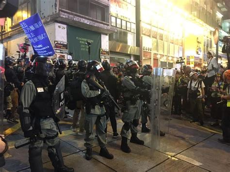 香港警察实施新“策略”止暴制乱：暴徒刚出手即被抓捕_凤凰网