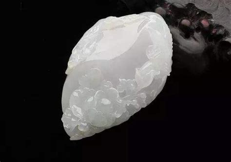 翡翠有气泡是真的吗 真相在这 - 冰种玻璃种翡翠手镯挂件A货_翡翠原石种水等级划分鉴定价格多少钱，国翠世家珠宝