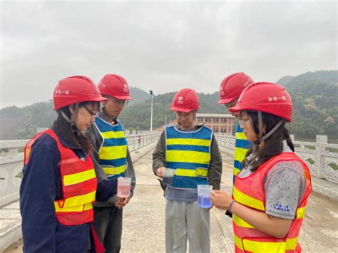 中国水利水电第一工程局有限公司 基层动态 工地一线的“水试验”课堂向职工发出节水爱水号召