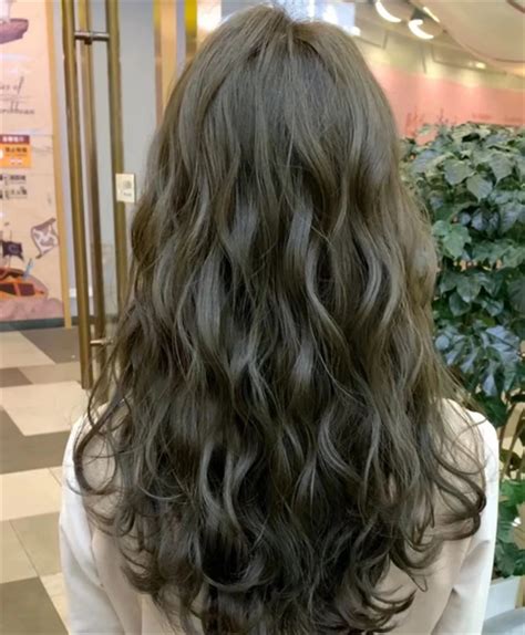 温柔木马卷发女生头像