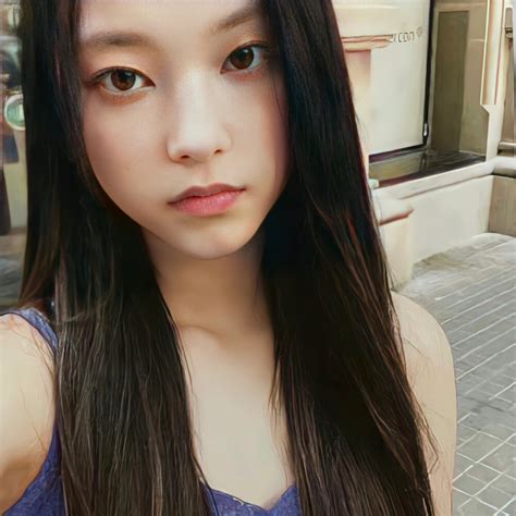 姜海粼haerin图片