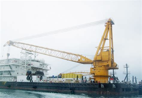 200t-15m(15t-52m)海工重型起重机应用于海上居住驳船 - 海工重型起重机 - 中国船舶集团华南船机有限公司