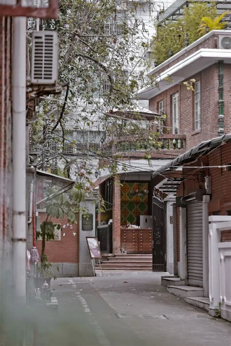 上海老洋房出租|梦想改造家 | 上海30平老洋房迎新生，家具做隔断，还有漂亮小花园-丫空间