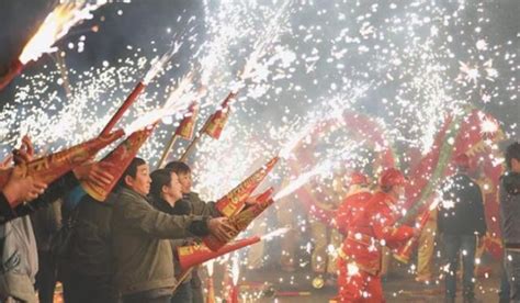过年放鞭炮才有浓浓年味,那么中国何时才开始春节放烟花炮竹!