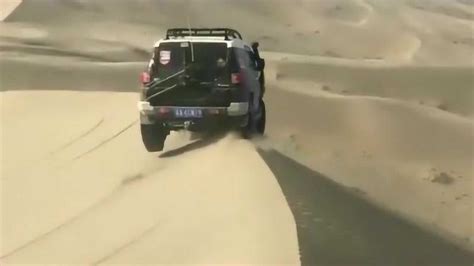 越野老司机沙漠滚刀锋，看着好像就要快翻车一样，不愧是勇敢者的游戏！_腾讯视频