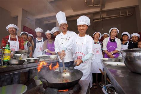 在厨师学校学习是怎样的体验_学厨师_陕西新东方烹饪学校