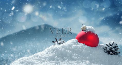 红色,雪堆,雪,圣诞节,球体正版图片素材下载_ID:377329790 - Veer图库
