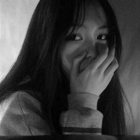 甜美女生头像黑白高冷