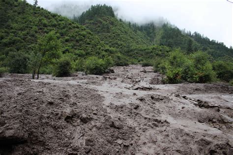 青海大山洪已致多人死亡,我们该如何面对泥石流这样的自然灾害？