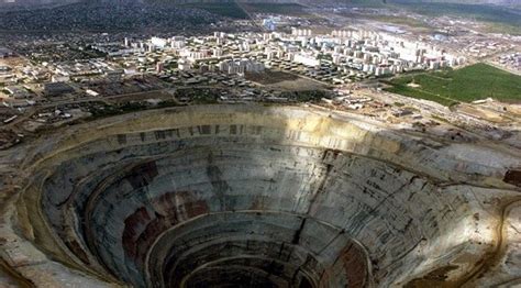 前苏联的神秘钻石矿洞：曾经每年生产1000万克拉，如今被关闭|克拉|钻石|米尔尼_新浪新闻