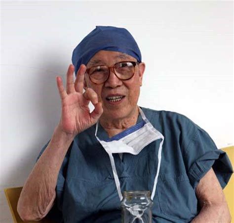 吴孟超，变形的手和16000次手术|外科_新浪新闻