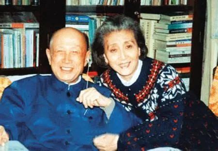 96岁杨振宁与42岁翁帆结婚15年恩爱如初，全因翁帆这一点_凤凰网娱乐_凤凰网