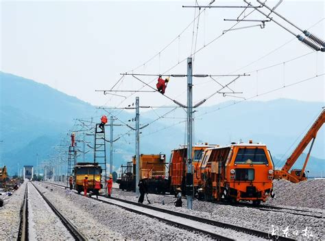 衢宁铁路屏南段鹫峰山二号隧道胜利贯通_宁德