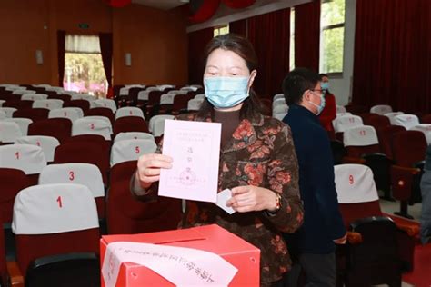 上中师生参加徐汇区人大代表换届选举投票-上海中学