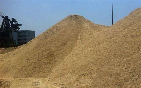 水泥厂的堆积巨大沙子高清图片下载-正版图片307162403-摄图网