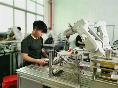 教育设备培训：华数JR系列工业机器人多功能实训平台