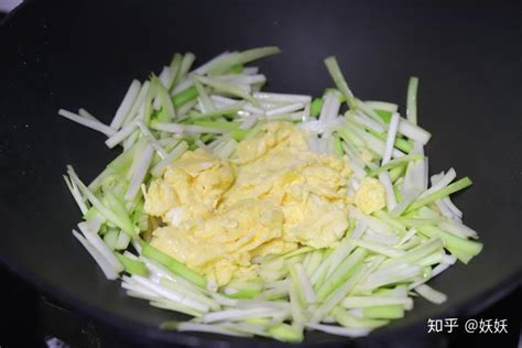 【青椒韭黄炒肉丝的做法步骤图，怎么做好吃】刘大炮和王西瓜_下厨房
