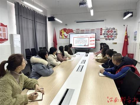 鹰潭市第十二中学组织观看线上直播-江南都市网