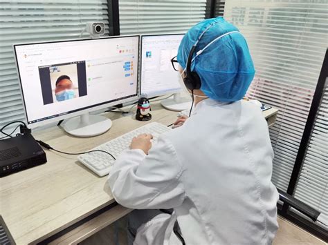 医生在电话中与病人交谈。—高清视频下载、购买_视觉中国视频素材中心