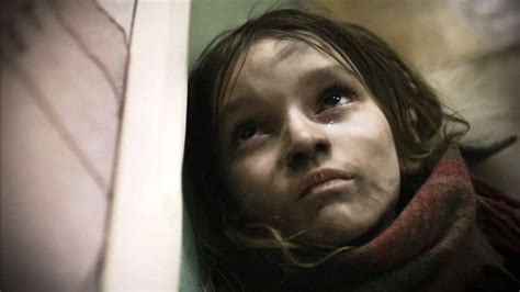 二战时期，6岁犹太女孩死里逃生，躲在纳粹的壁炉中顽强偷生！