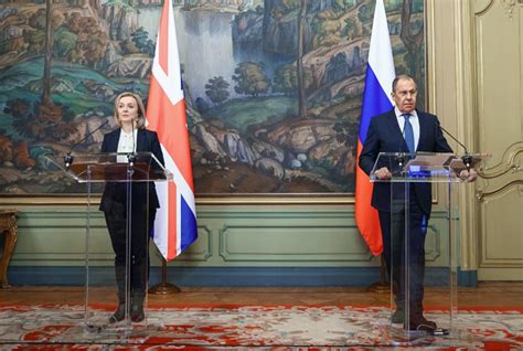 和俄外长拉夫罗夫谈乌克兰局势，英外交大臣犯了个错误
