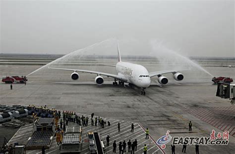 上海浦东国际机场迎来首个A380定期航班(图)-搜狐新闻