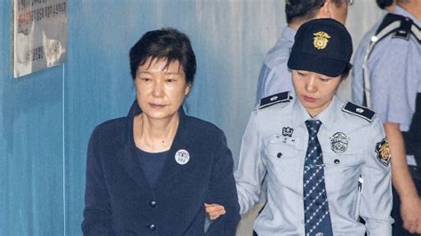 朴槿惠出狱后首次在家过中秋 她出狱后至今很少与外人接触_军事频道_中华网