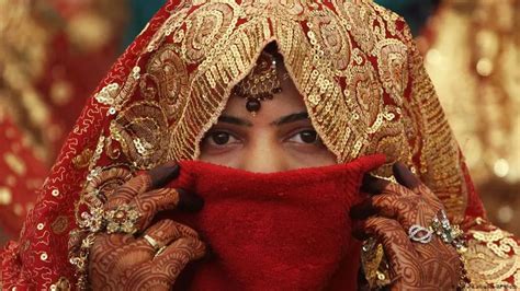 小神马娶印度国宝女星，这婚礼一搞搞5天，新娘头纱都要比我房子大啊！