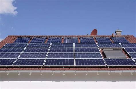 在农村的房顶上，装太阳能发电板合算吗，这些一定要注意！