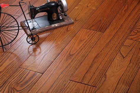 金刚柚木地板有什么优点 金刚柚木地板如何分辨真假-欣秀美华地板
