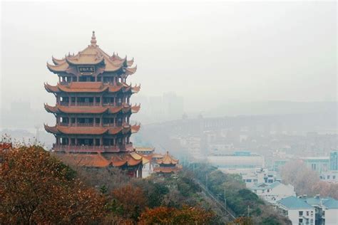 黄鹤楼位于哪里：武汉的地标、历史与传说的交汇点