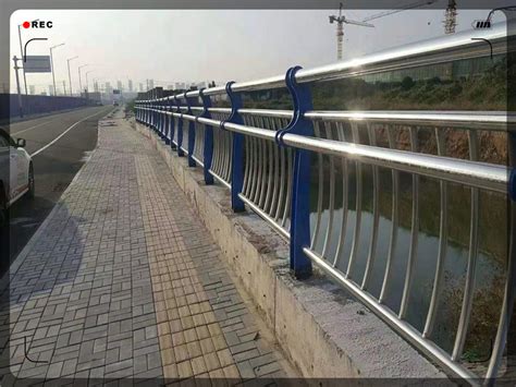 桥梁河道护栏 - 上海信奥金属丝网制品有限公司