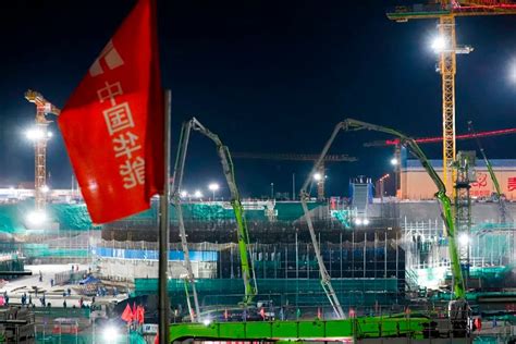 海南昌江核电3号机组常规岛主行车吊装就位