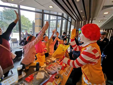麦当劳中国开心乐园餐重磅升级，助力儿童均衡膳食，创造亲子欢乐时光