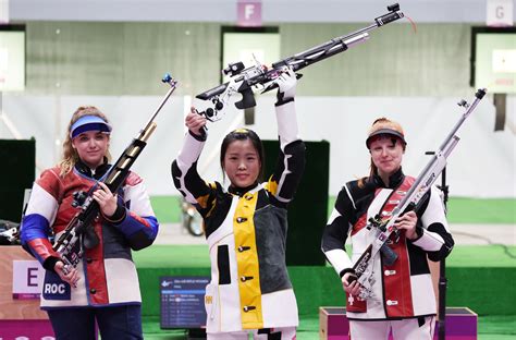 杨倩射落东京首金！中国队历届奥运会10枚首金，7枚来自射击 - 封面新闻