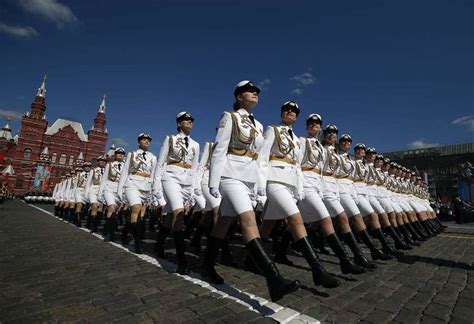俄罗斯国家近卫军成立于2016年，肩负着处突反恐和执法内卫的任务_凤凰网视频_凤凰网