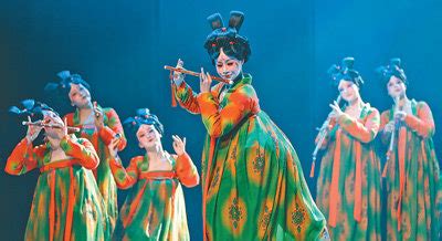 千年舞韵 何以走红：河南郑州歌舞剧院创排的《唐宫夜宴》成爆款|唐宫夜宴_新浪新闻