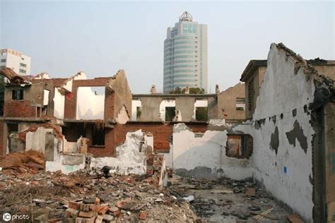 城市发展中的拆迁房高清图片下载-正版图片500739446-摄图网