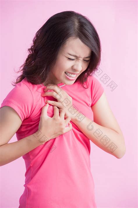 胸口疼痛的女性图片素材-正版创意图片500683582-摄图网