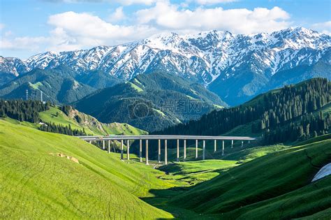 新疆雪山湖水草原背景背景图片素材免费下载_熊猫办公