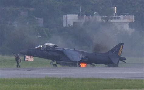 美军一架鹞式战机在冲绳嘉手纳基地着陆时起火--中国数字科技馆