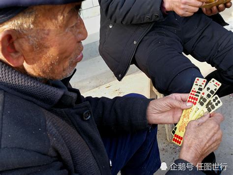 老人跪着上吊身亡 儿子遭砸臭鸡蛋_新闻频道_中国青年网