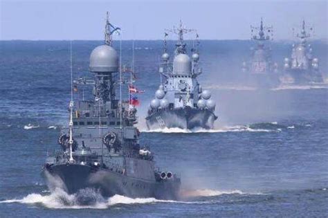 美军出动30艘军舰抵近俄海岸，俄调集36艘军舰展开实弹演练！